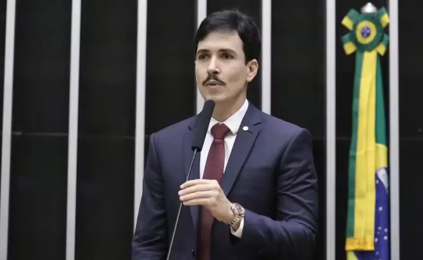 PEC que isenta de IPVA veículos com mais de 20 anos é aprovada em comissão da Câmara
