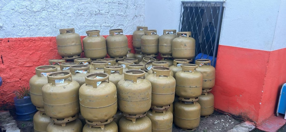 Carga de 200 botijões de gás roubada é recuperada