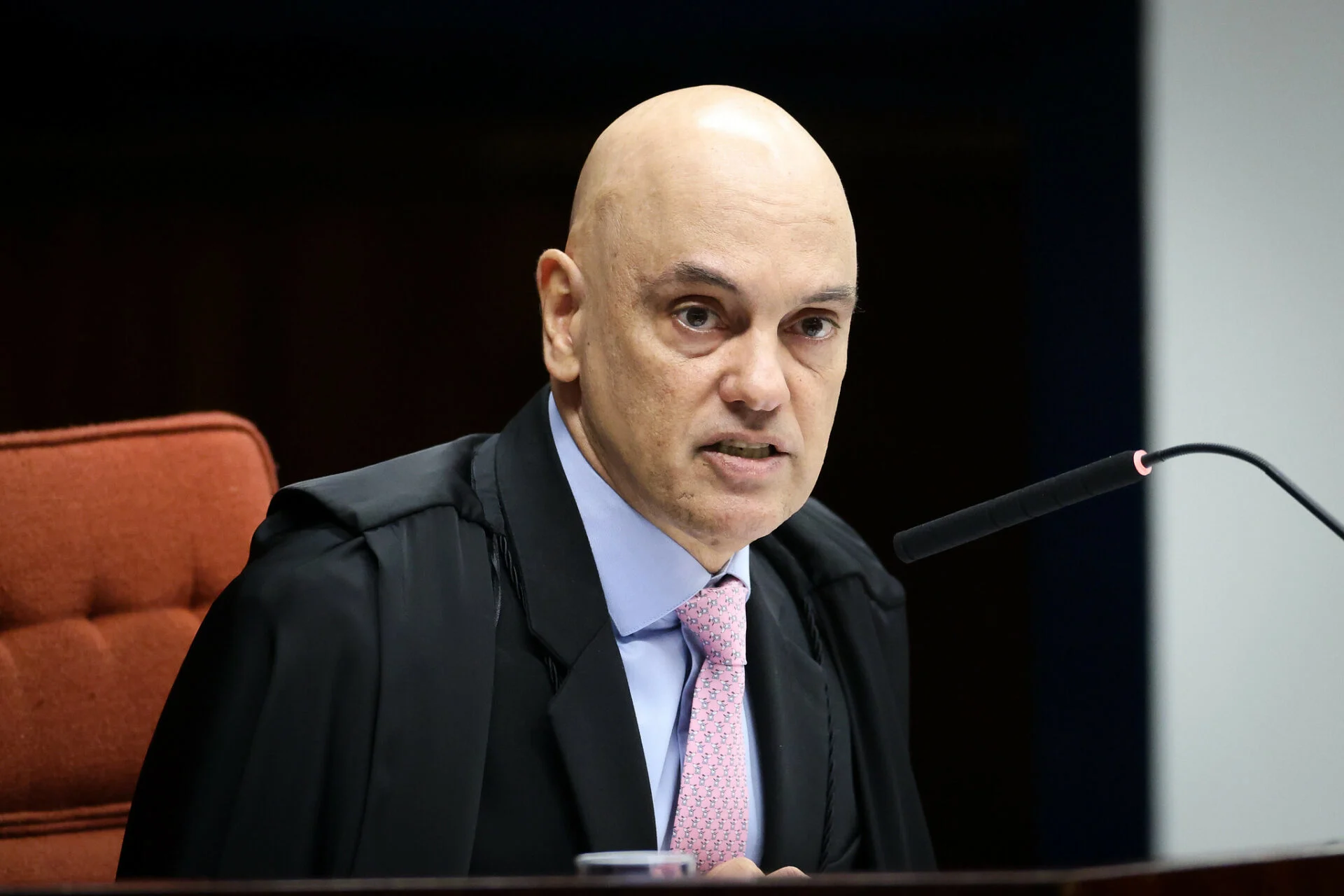 Moraes nega pedido de concessão de prisão domiciliar humanitária a Bolsonaro