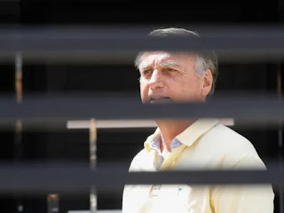 STF declara conclusão do processo e ordena execução da pena de Bolsonaro