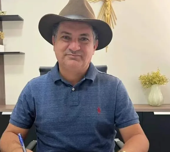 PREFEITO LUIZ CLAUDINO ANTECIPA PAGAMENTO DOS SERVIDORES MUNICIPAIS DE NOVEMBRO: Gestão de São João do Rio do Peixe mostra organização, compromisso e respeito ao servidor