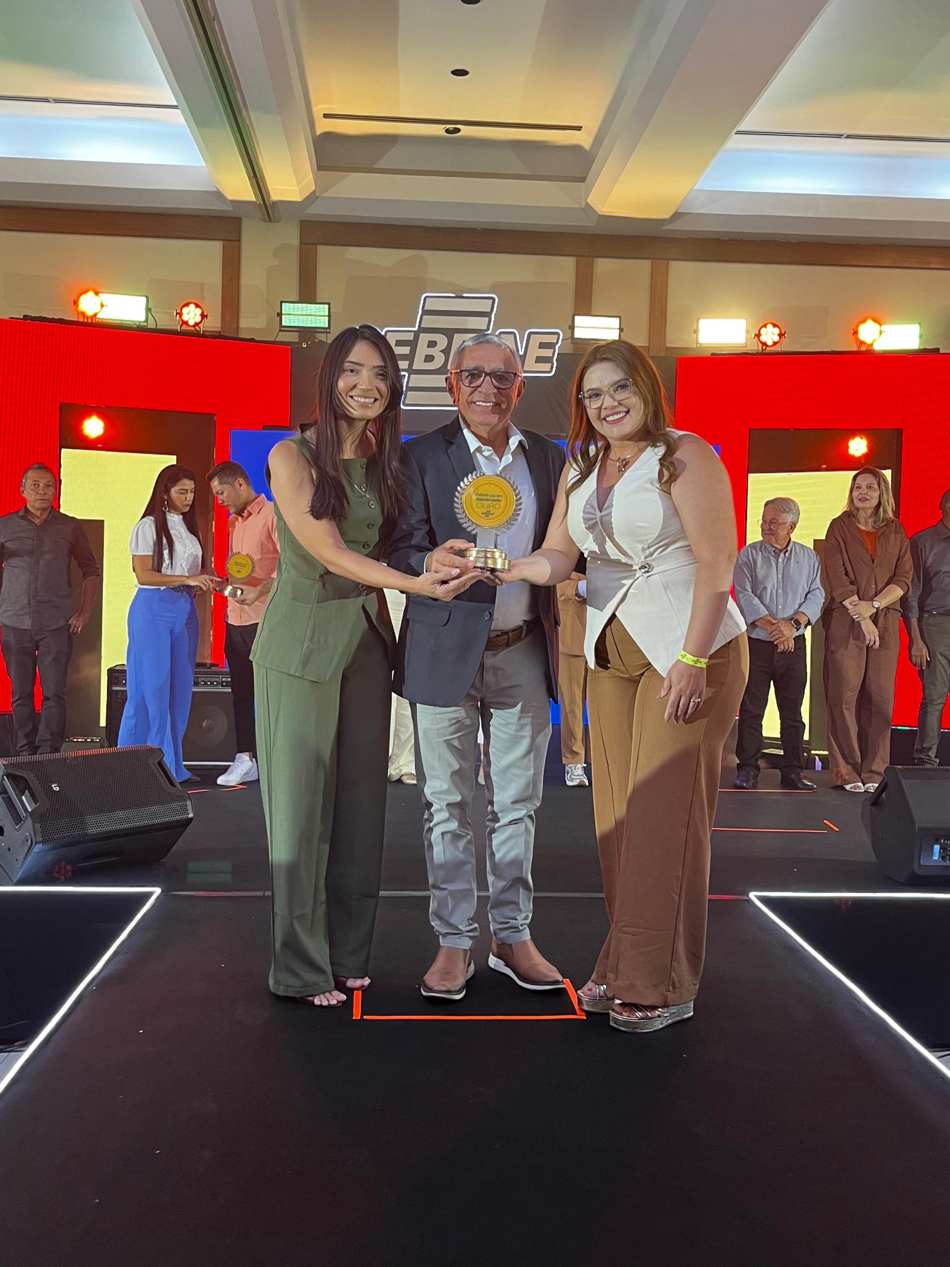 POÇO DANTAS RECEBE PRÊMIO “OURO” DO SEBRAE EM SOLENIDADE NA CIDADE DE CAMPINA GRANDE.