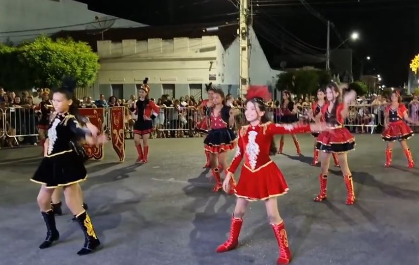 Desfile cívico encerra programação dos 72 anos de emancipação política de Uiraúna