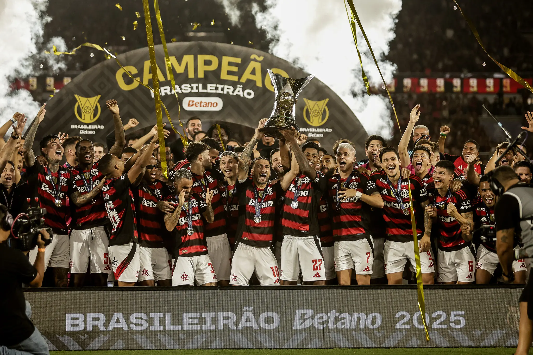 Flamengo vence o Ceará e garante título antecipado do Brasileirão