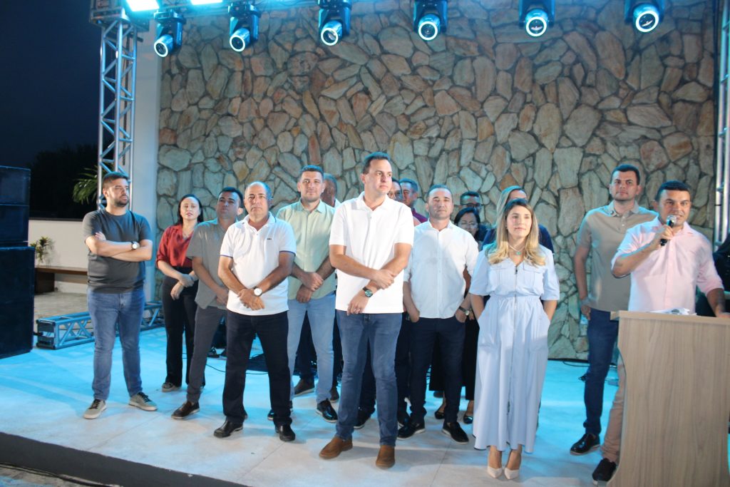 Prefeito Espedito Filho entrega obras no Jenipapeiro e inicia programação dos 64 anos de Triunfo