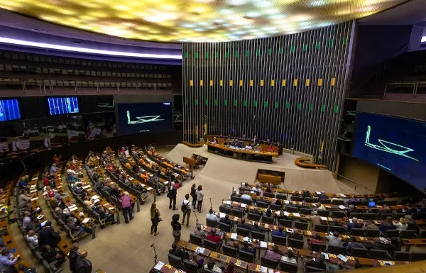 Câmara aprova PL da Dosimetria, que reduz pena de Bolsonaro; veja votos de paraibanos