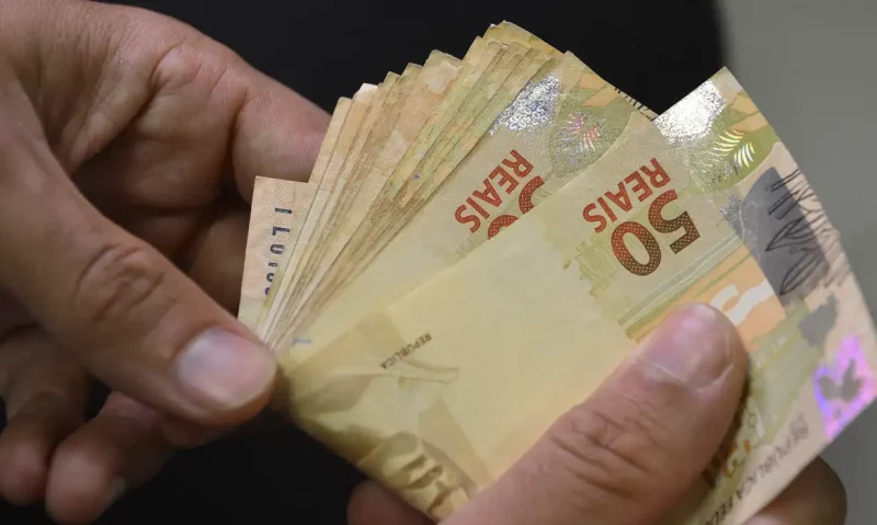 Segunda parcela do 13º salário deve ser paga até a próxima sexta