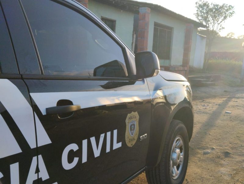 Jovem tem casa invadida, é sequestrado e morto com 50 tiros