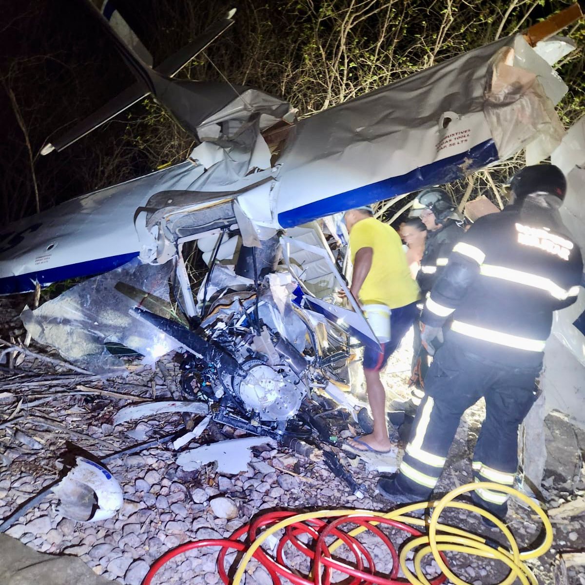 Avião de pequeno porte cai em Pau dos Ferros e deixa duas pessoas feridas