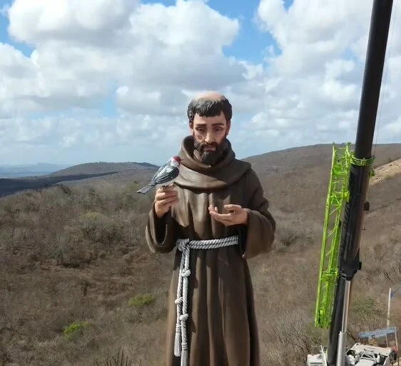 Estátua de 17 metros de São Francisco de Assis é inaugurada em Riachuelo; veja vídeo