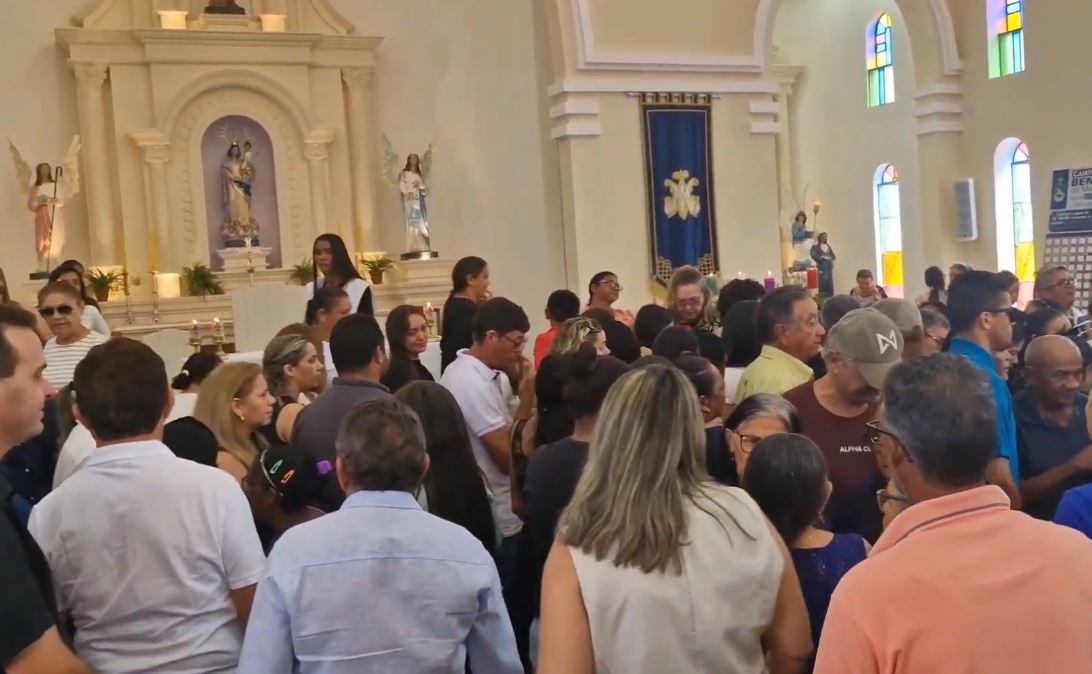 Bernardino Batista dá o último adeus ao ex-prefeito Assis Gomes