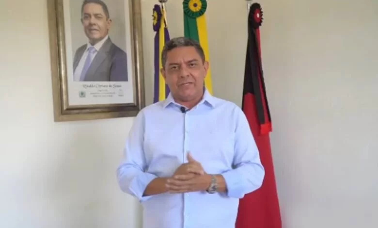 Prefeito Rinaldo Cipriano realiza pagamento do 13º salário dos servidores de Joca Claudino