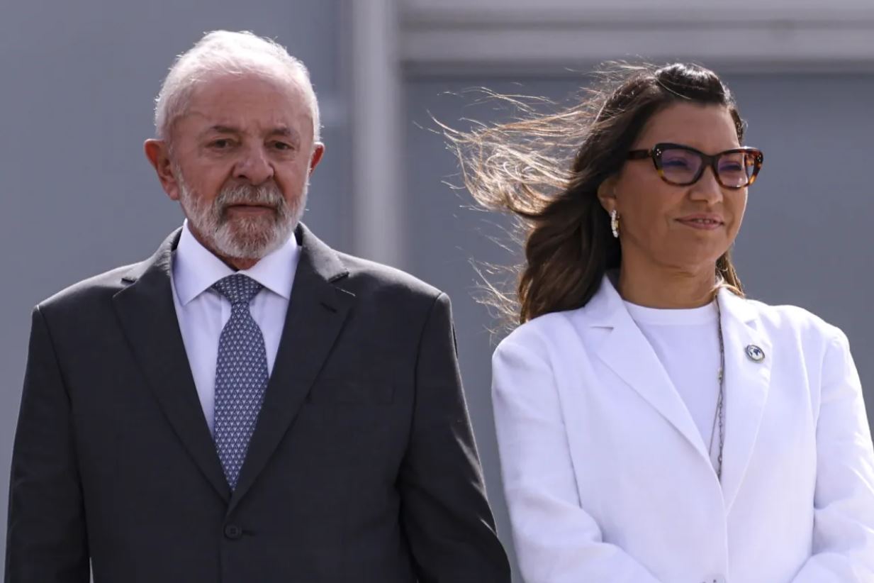 Lula e Janja desembarcam no Rio de Janeiro para passar o Ano Novo