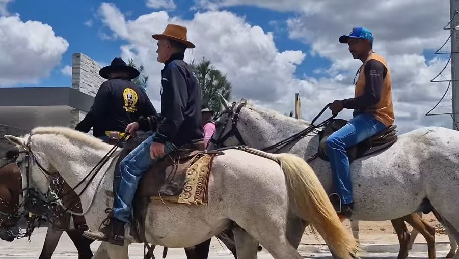 Festa, cultura e homenagens na 6ª Cavalgada do posto Carrapicho