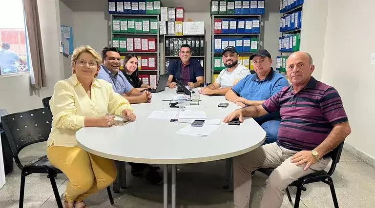 Prefeita Leninha Romão impulsiona obras de moradia popular em Uiraúna