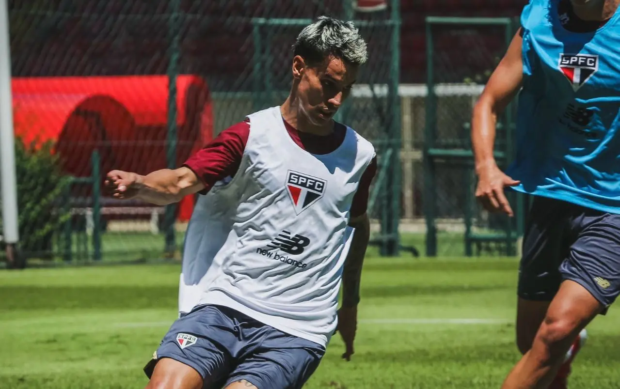 Ferreira treina com o elenco do São Paulo pela primeira vez após se recuperar de lesão