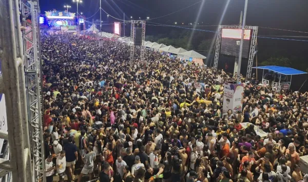 Primeira noite do Carnaval de Cajazeiras supera todas as expectativas e foliões lotam o Circuito Oficial