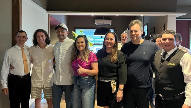 Após Daniela Ribeiro abrir festa, senador Veneziano encerra o carnaval de Cajazeiras ao lado da prefeita Corrinha e de Júnior Araújo