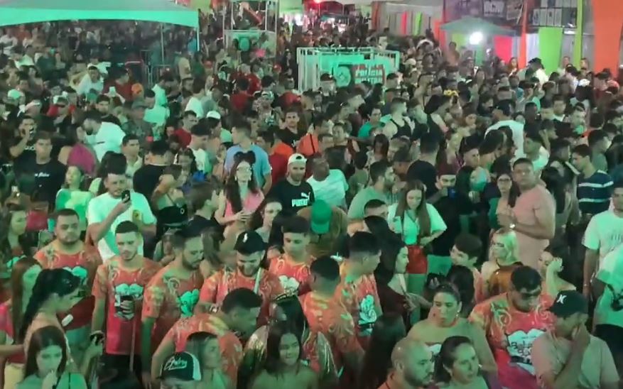 Multidão retorna e faz uma grande festa na 2ª noite de UNAFREVO em Uiraúna