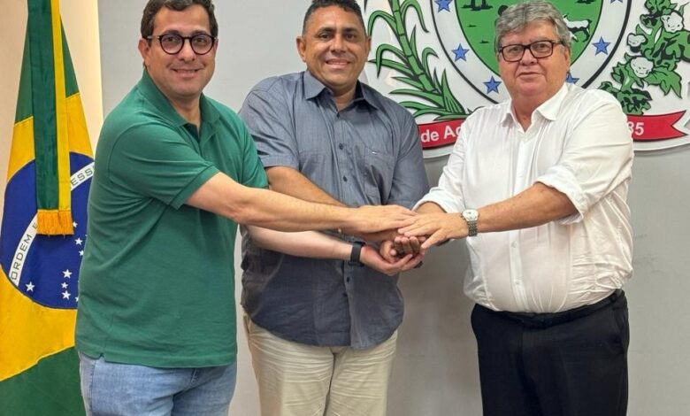 Prefeito João Neto comemora anúncio de pavimentação asfáltica que vai ligar Aparecida ao Assentamento Acauã