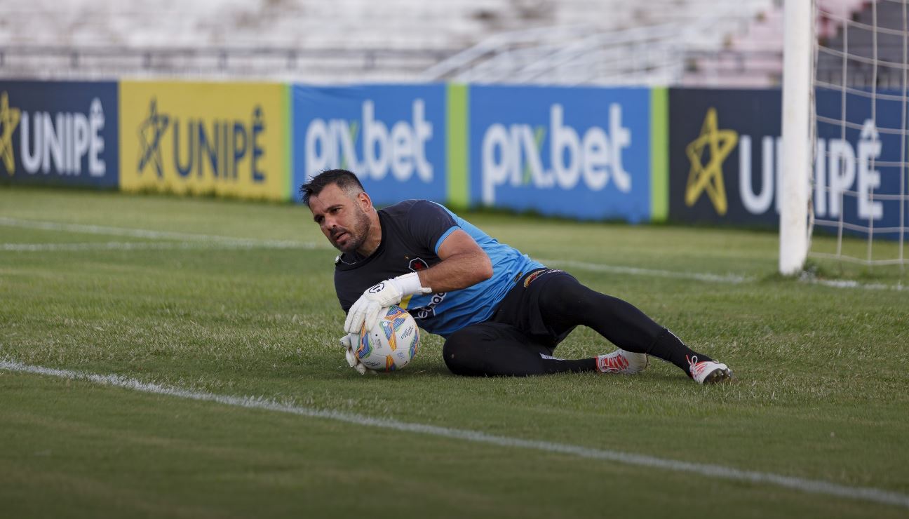 Titular no último título do Botafogo-PB, Saulo segue encostado e tem futuro incerto no Belo