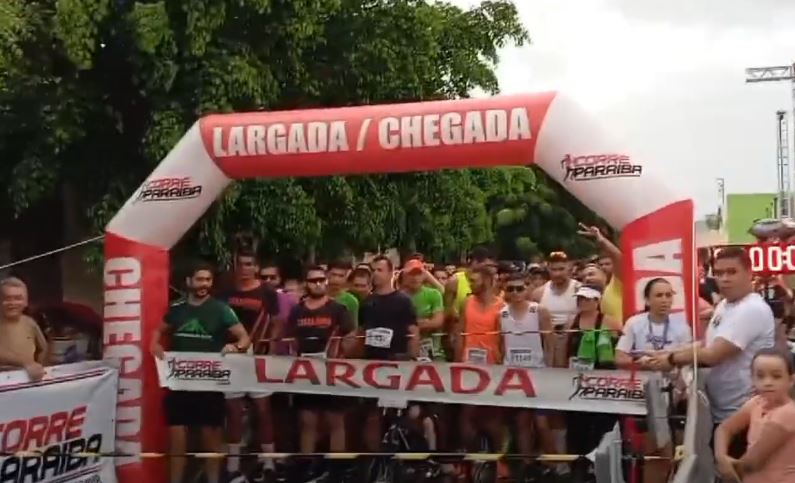 Corrida dos 62 anos de emancipação reúne multidão em Paraná