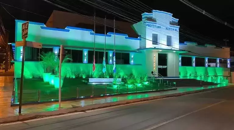 Prefeitura de Uiraúna notifica donos de terrenos por limpeza urgente