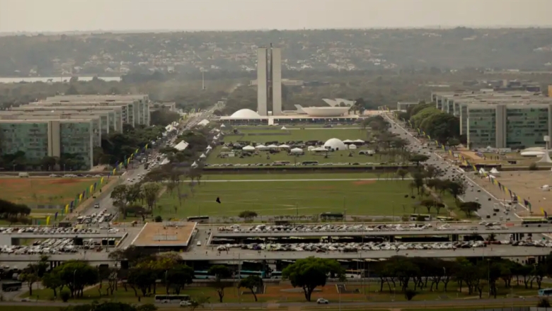 Reajuste de servidores federais será pago em maio, garante governo