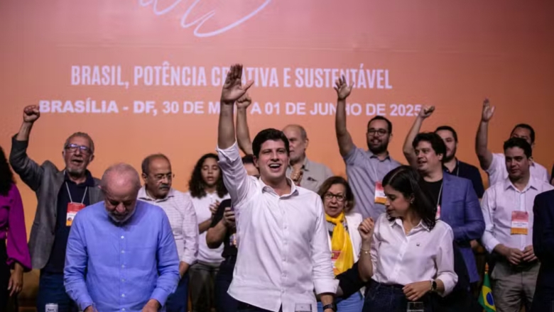 Com presença de Lula e João Azevêdo, PSB oficializa João Campos na presidência nacional do partido