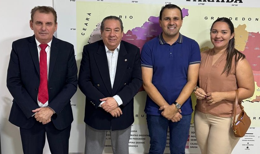 Aldo Andrade é recepcionado no gabinete do governador João Azevedo