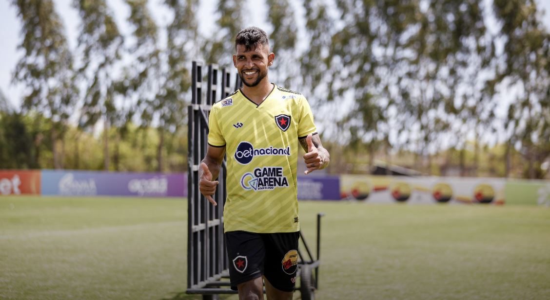 Sem marcar gols, atacante é dispensado do Botafogo-PB, que deve ter mais saídas