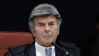Após condenar 400 pela tentativa de golpes, Fux muda de ideia e diz que STF não é o local para se julgar os chefes da quadrilha