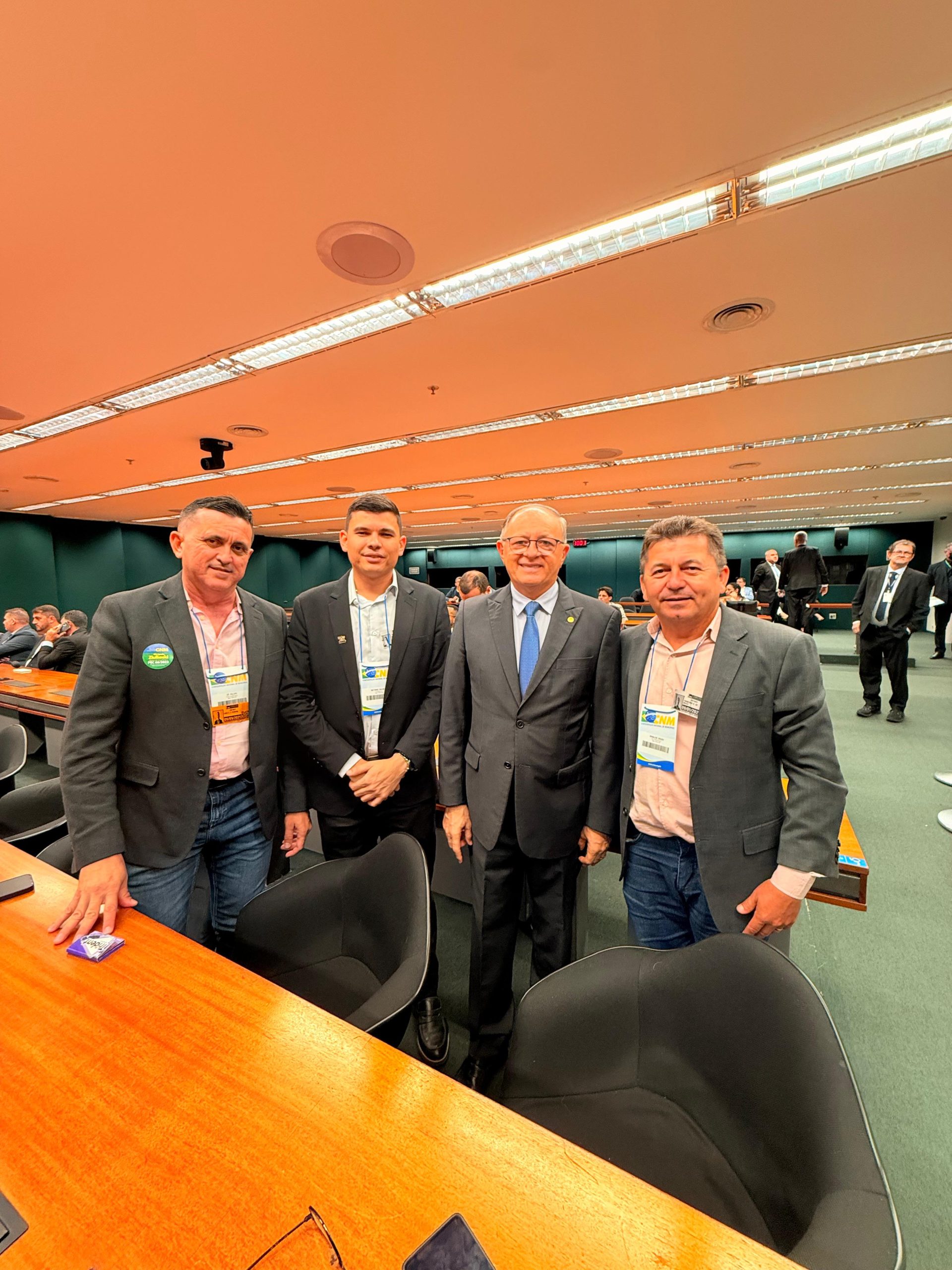 Netinho, Ronaldo e Zé Felipe visitam câmara e Senado buscando melhorias para Água Nova