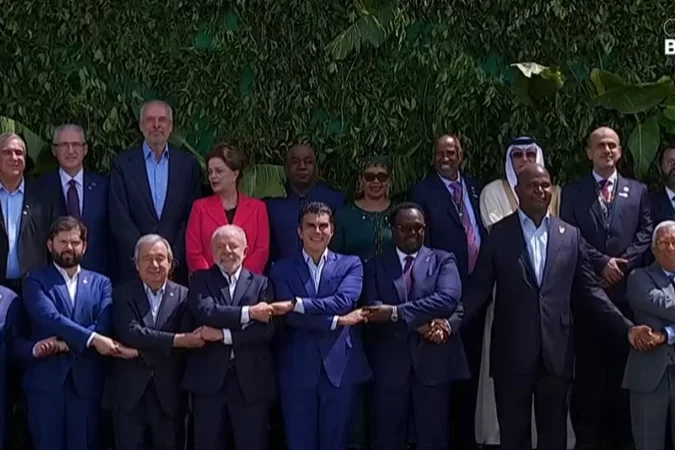 Lula reúne líderes para “foto de família” da Cúpula de Líderes da COP30