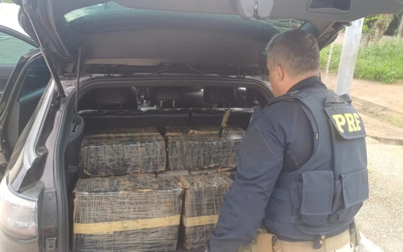 PRF apreende quase 200kg de maconha em veículo abandonado