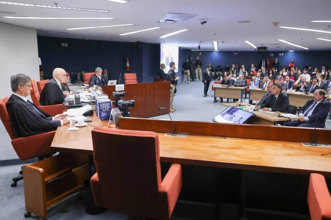 Bolsonaro nega trama golpista e pede desculpas a Moraes por acusação