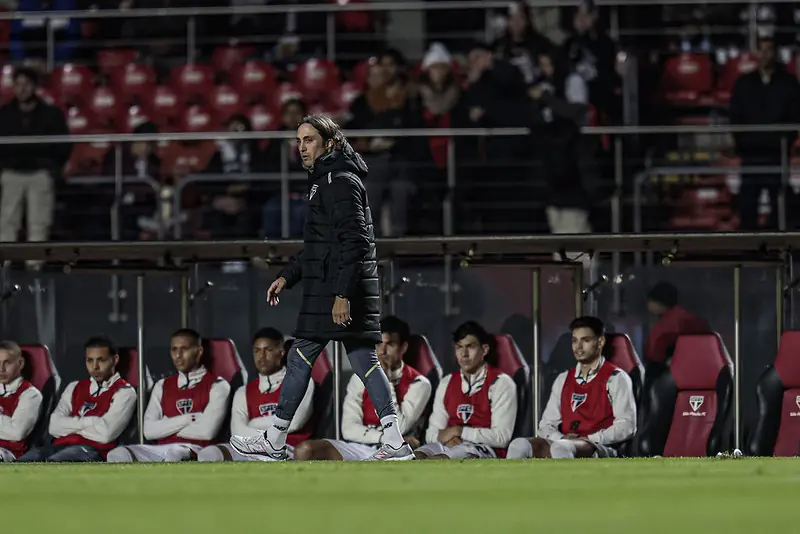 Zubeldía aposta em retorno de lesionados para melhorar desempenho do São Paulo