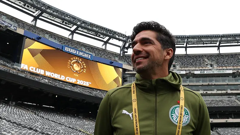 Abel Ferreira revela que deve renovar com o Palmeiras até 2027: “Tudo indica que sim”