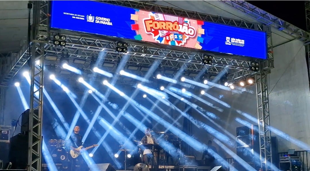 Luiz Claudino mantém a tradição e finaliza o “Forrojão” com uma grande festa na noite de São João