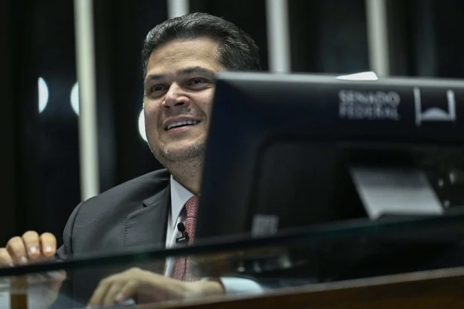 Congresso unido para aumentar número de deputados e gastos