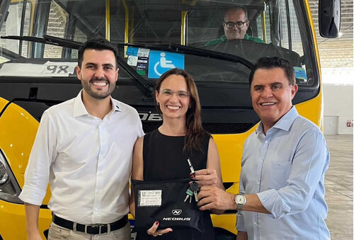 Uiraúna recebe novo ônibus escolar e dá mais um passo rumo à educação de qualidade