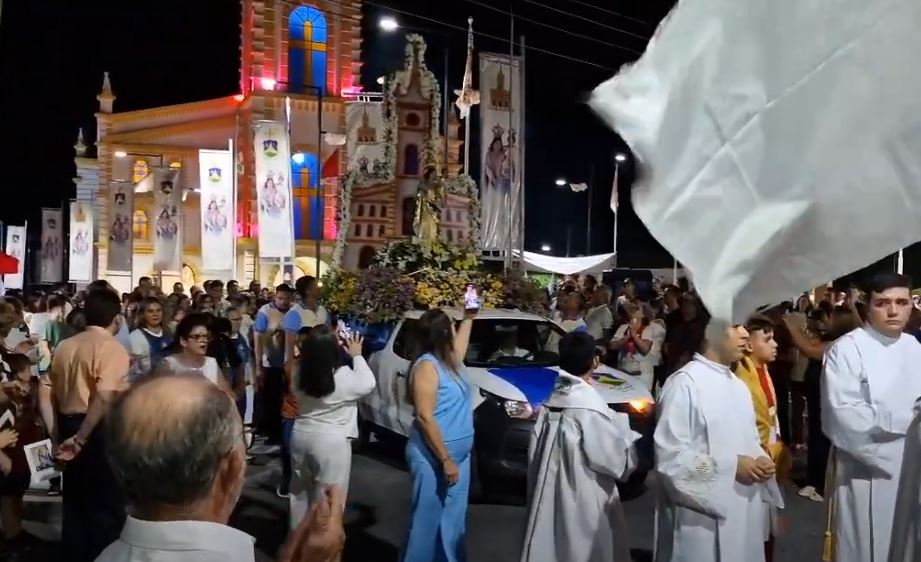 Bernardino Batista encerra festa da padroeira e recebe a visita oficial do bispo diocesano