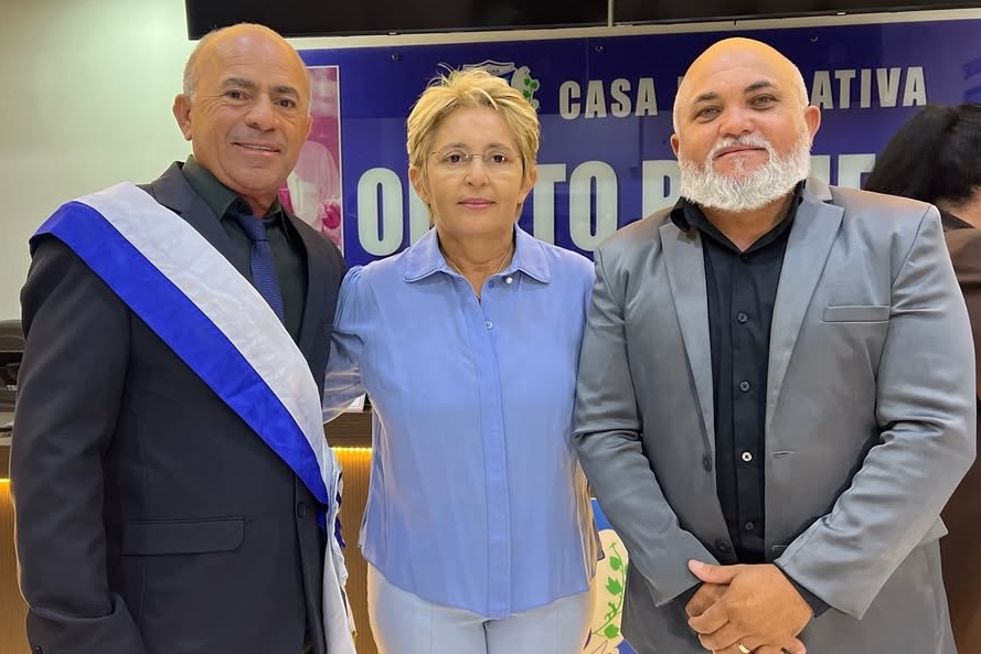 Toinho Magalhães assume o comando da câmara e Júnior do Canadá é empossado vereador em Uiraúna