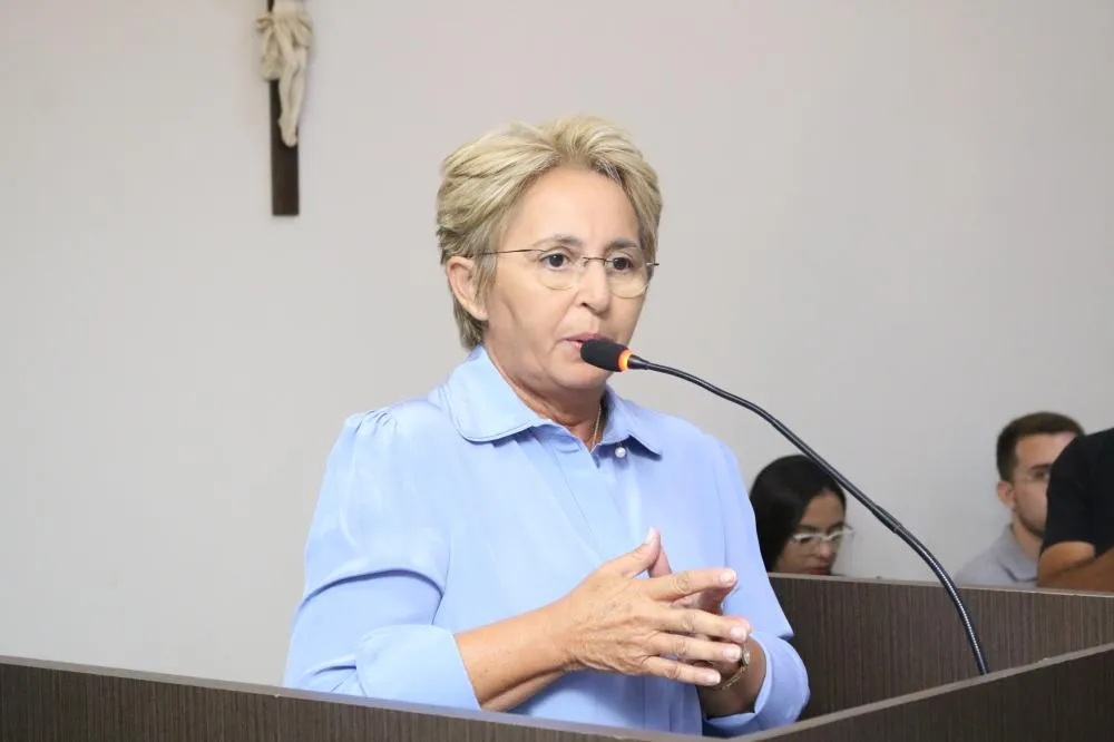 Leninha Romão prestigia posse de Toinho Magalhães na presidência da Câmara e de Júnior do Canadá como vereador
