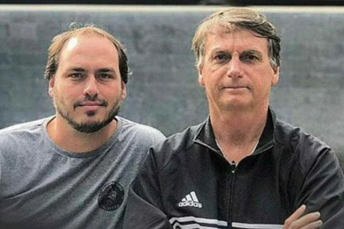Ao defender pai, Carlos Bolsonaro diz que Brasil segue caminho da Venezuela