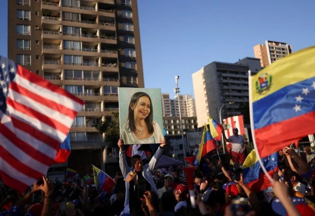 María Corina Machado promete voltar à Venezuela e quer eleições