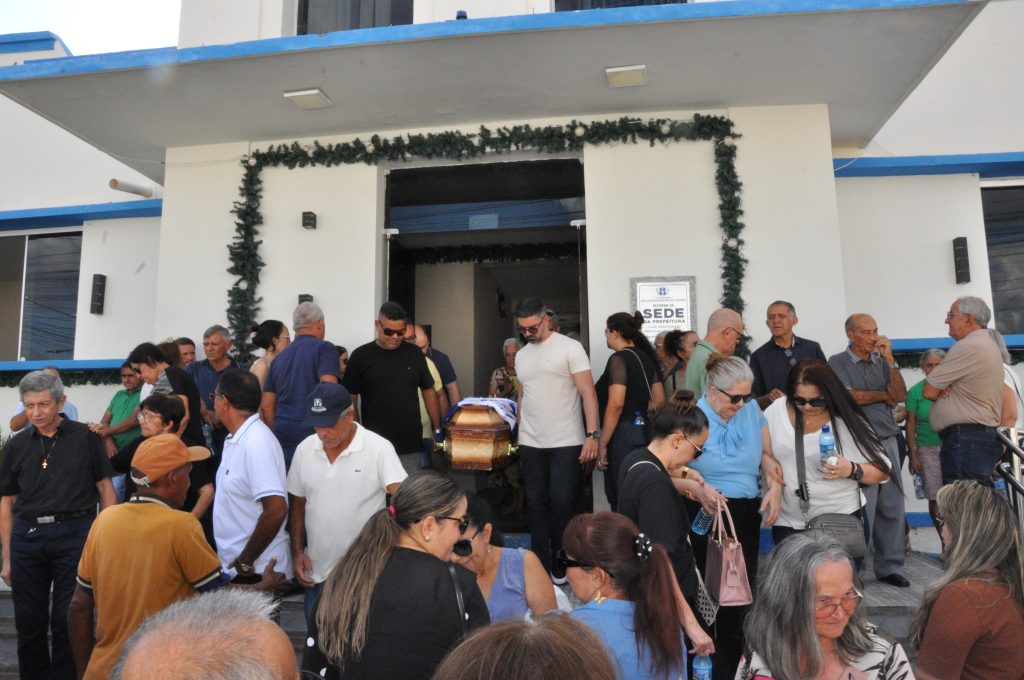 Uiraúna presta últimas homenagens a Zé de Ló, empresário e ex-vice-prefeito