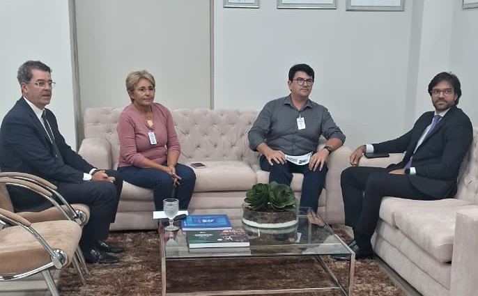 Em João Pessoa, Leninha Romão discute serviços do TRE-PB e retorno da Comarca de Uiraúna
