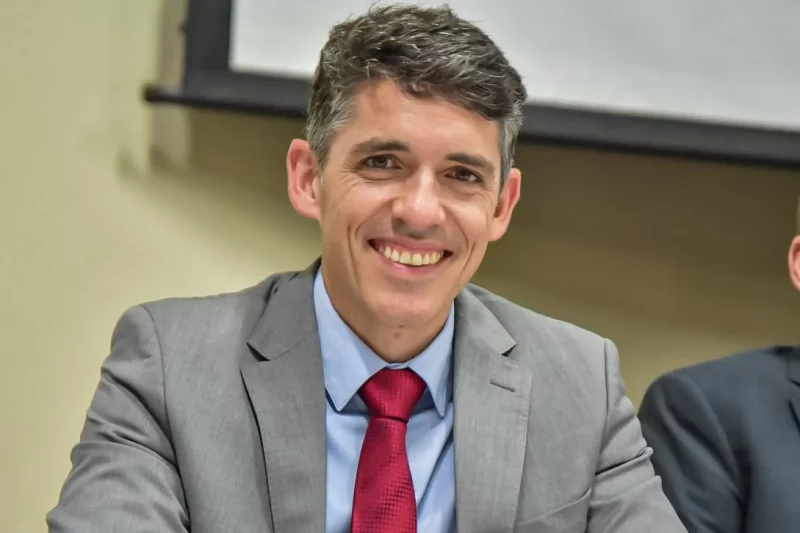 Tovar confirma saída do PSDB e anuncia filiação ao MDB