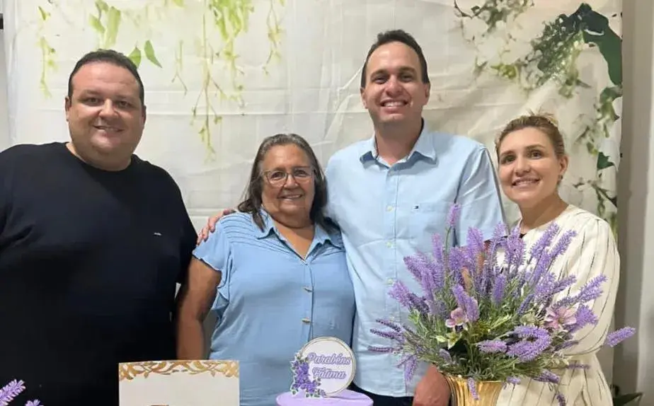 Em noite de celebração em Triunfo, mãe do secretário Bosco Filho comemora sete décadas de vida